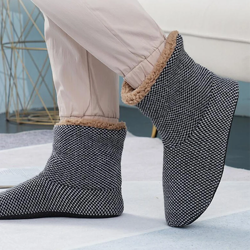 Zapatos de invierno para hombre y mujer, calcetín corto de felpa suave antideslizante para interiores, pantuflas cálidas de piel sintética, botas de suelo esponjosas y peludas para casa