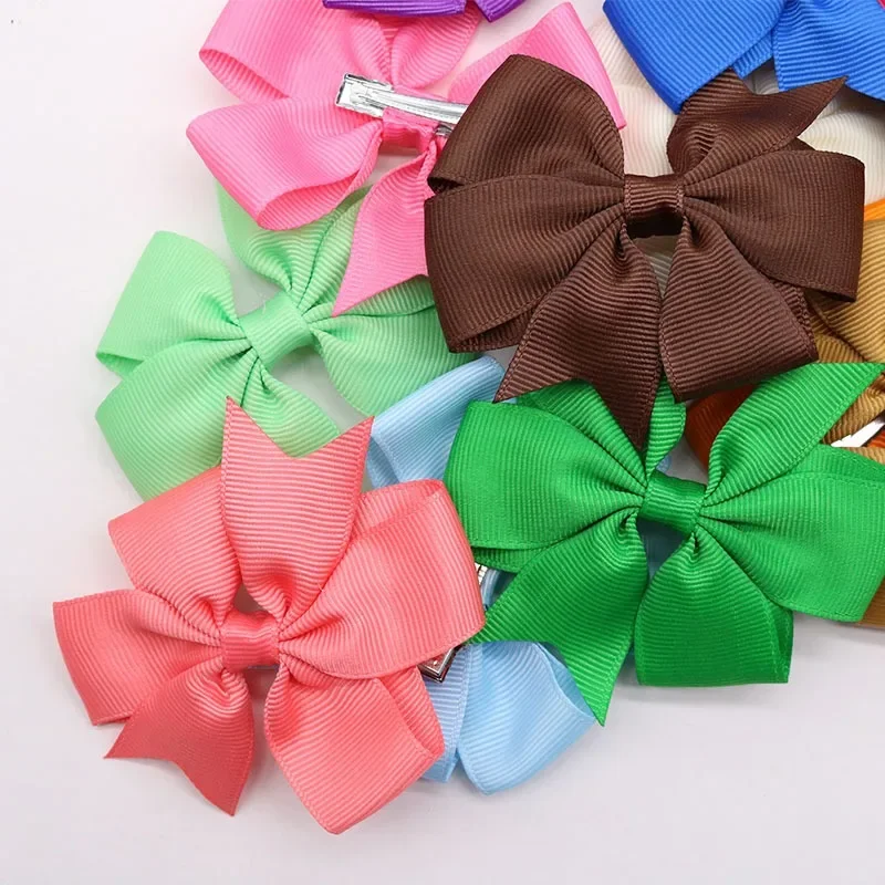 Lazos para el pelo de bebé hechos a mano, pinzas para cinta de color caramelo, lazos de cola de milano con pliegues en V para niñas (paquete de 3) sombreros suaves