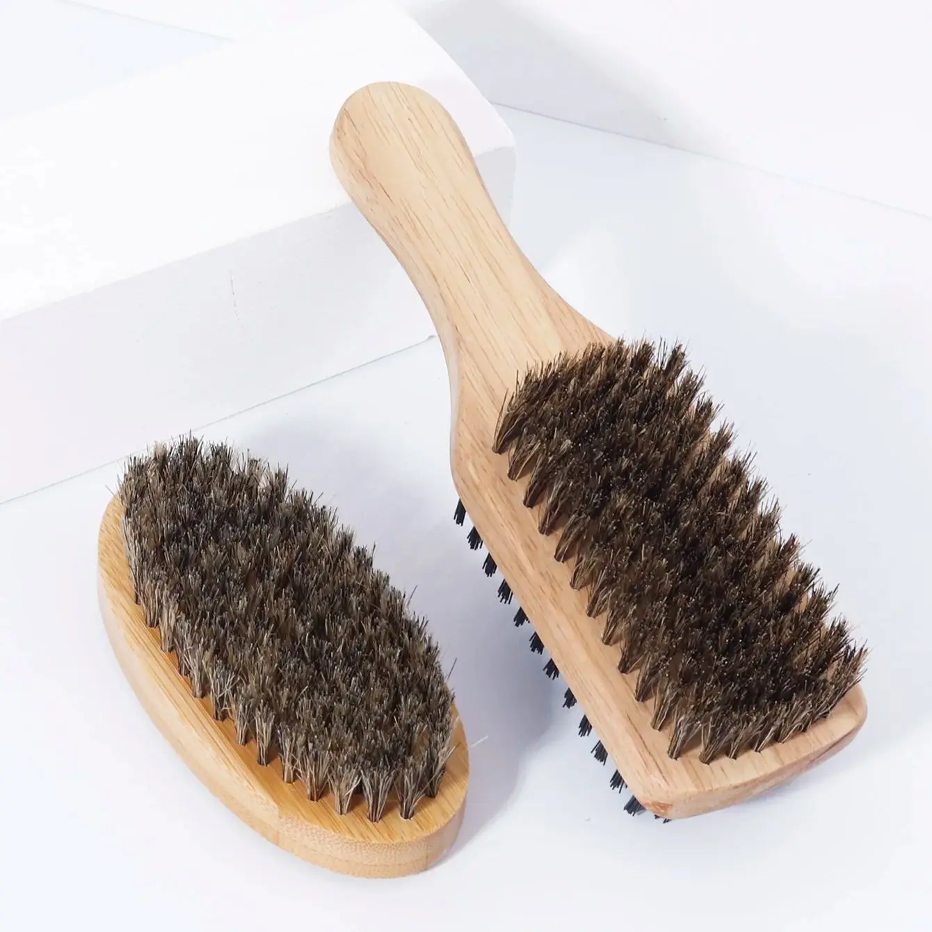 

Набор из 2 деревянных щеток для бороды и волос на голове для мужчин - Овальная портативная щетка для чистки бороды - Незаменима для ухода и укладки бороды