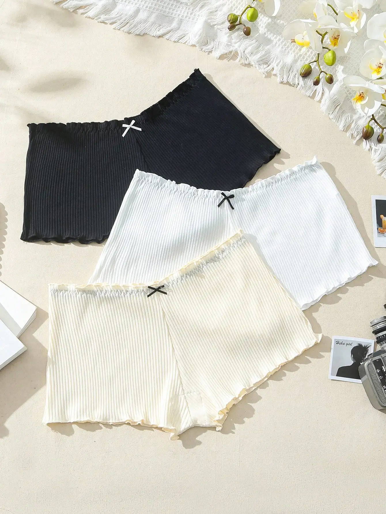 

Комплект из 3 женских боксеров с ребристой отделкой и бантом — черный, белый, кремовый