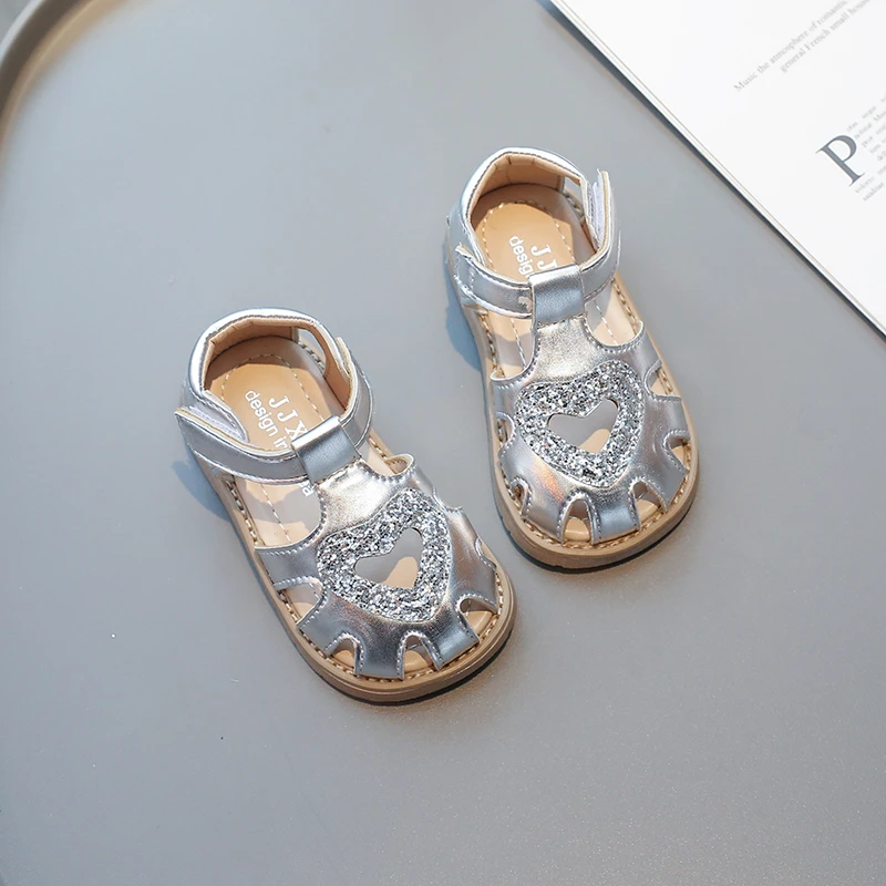 Girls Sandal Summer New Children's Sandals Love Cut-outs Kids Princess Causal Walking Beach Sandal Fashion Anti-kick