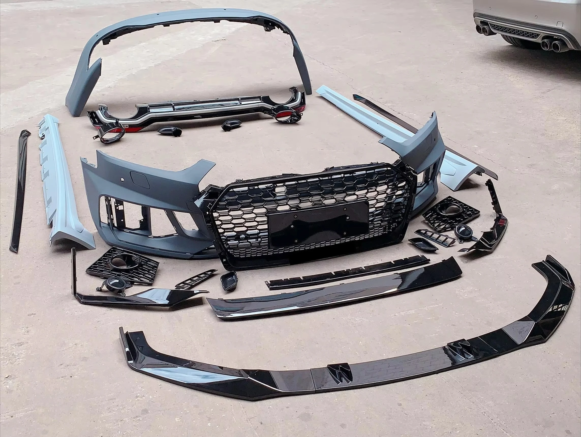 

Горячая новинка: Комплект обвеса STLF для Audi A5 2017-2020 RS5 (бамперы и элементы кузова)