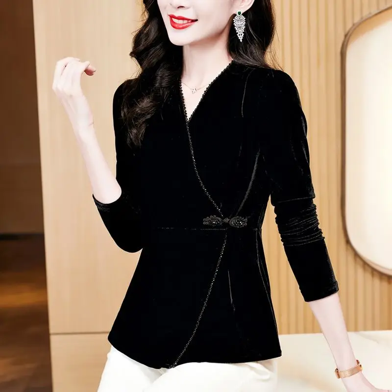 Noble Middle Aged Mother Shirt Spring Autumn Long Sleeve Women's New V-neck Gold Velvet Pullover Top Retro Beading T-shirts Tees