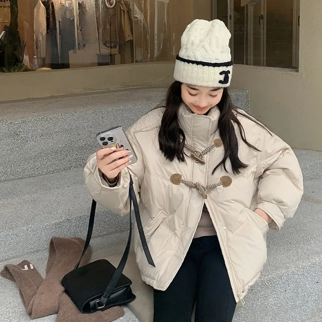 Giacca imbottita in cotone stile coreano da donna Design Xiaoxiang Piumino invernale con fibbia in corno Abbigliamento corto per il pane che riduce l'età