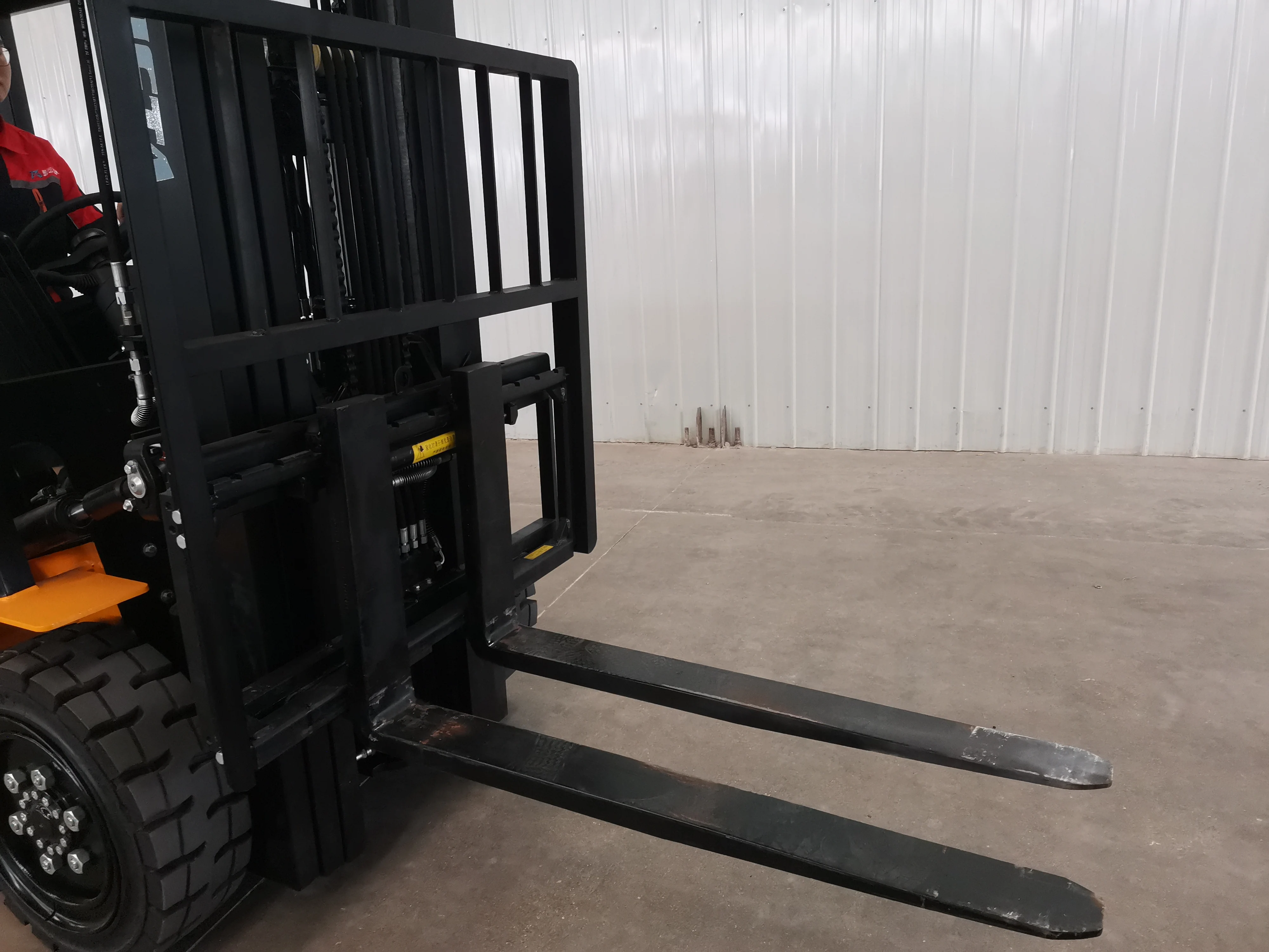 2.5-ton small forklift hydraulic forklift warehouse factory goods stacking pallet transportation loading and unloading