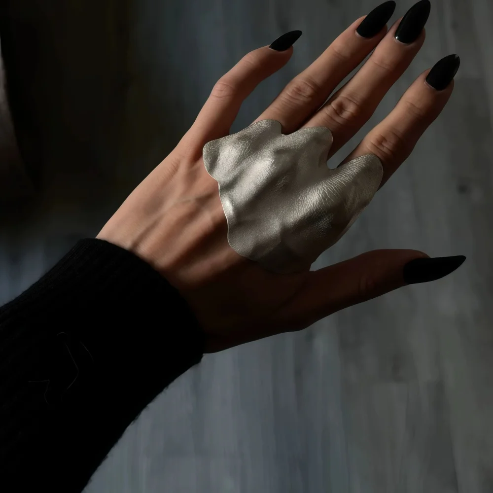 

Irregular Pleated Knuckle Ring Artistic Minimalist Niche Unique Exquisite Finger Ring Suitable for men and women