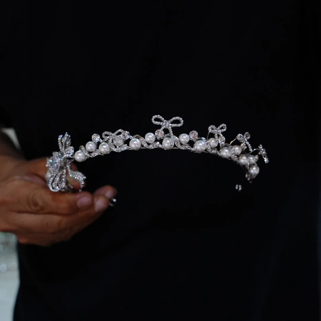 

Cute Pearls Bridal Tiara Simple Wedding Crown for Brides Crystal Birthday Party Hair Accessory