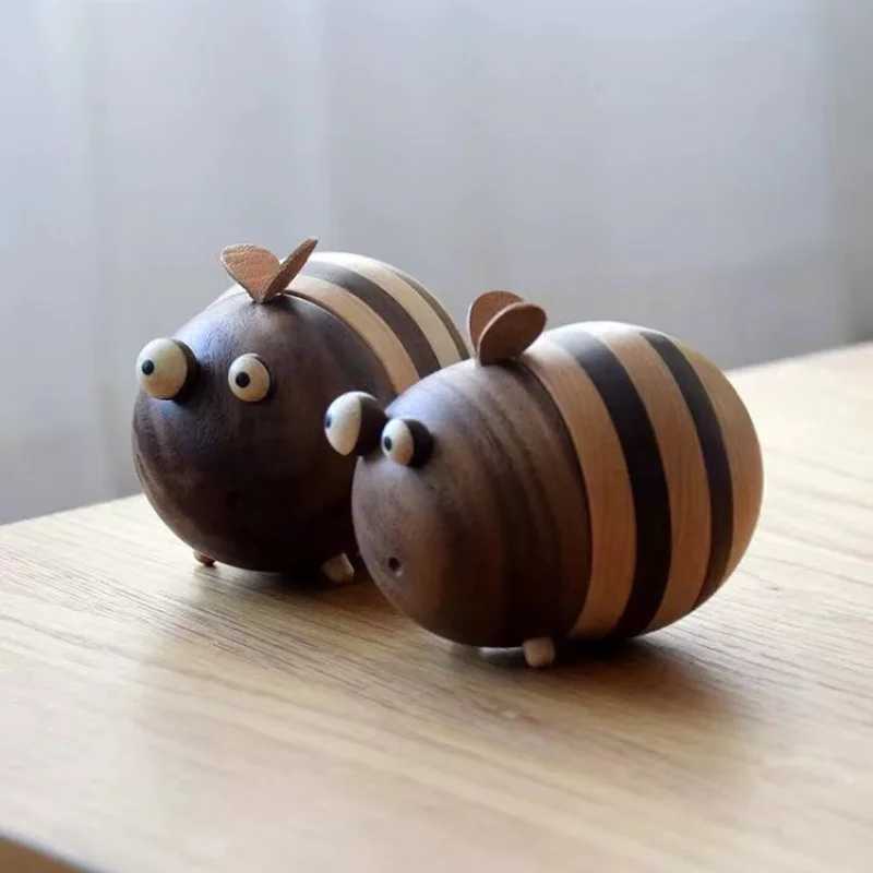 Bee-Shaped Toothpick Container Black Walnut Wood Toothpick Holder Portable Cute Deskstop Decorative Ornaments Toothpick Jar