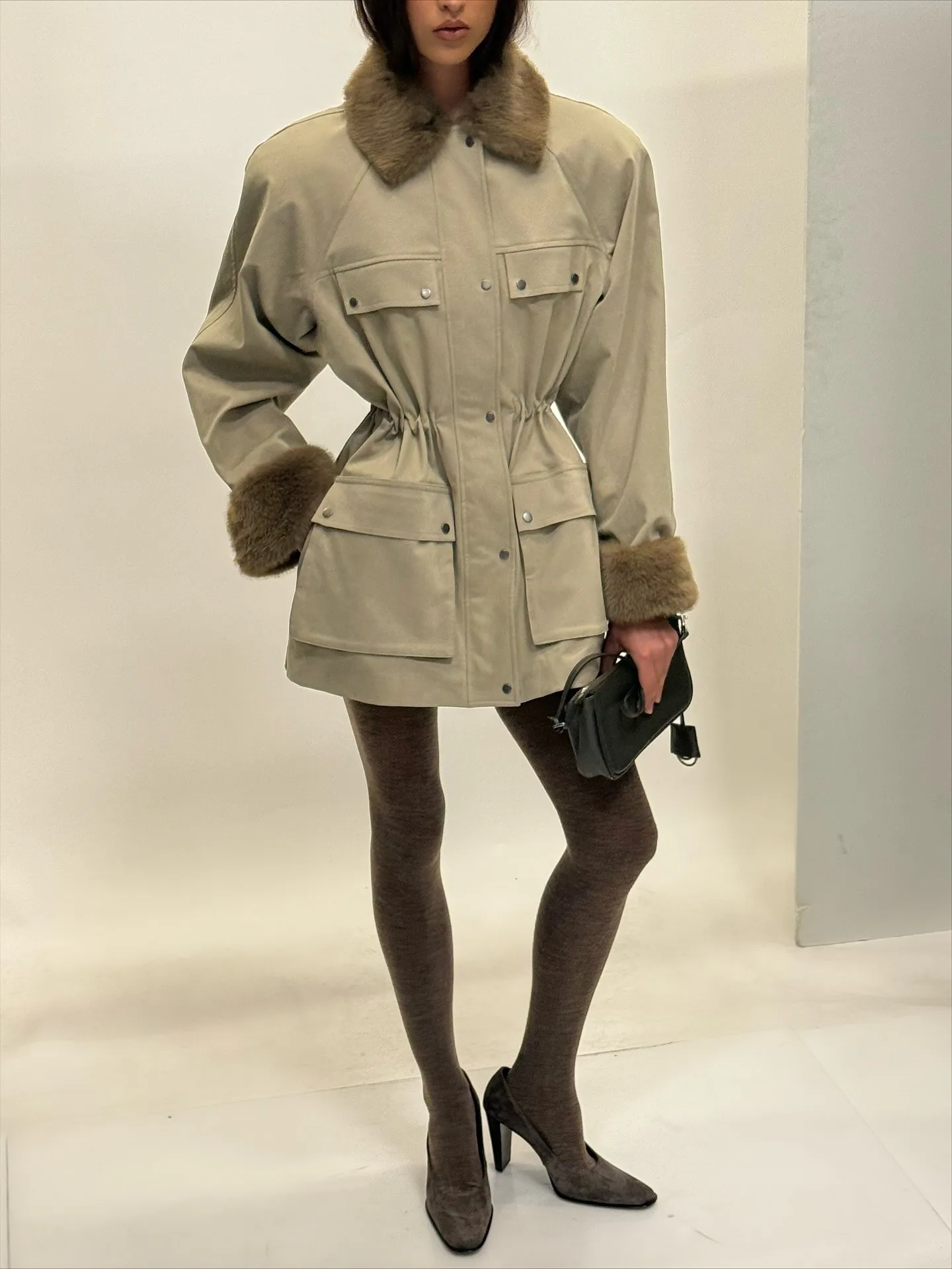 Autumn and winter new vintage woolen collar waist-cinching work jacket for women, multi-pocket plush patchwork jacket