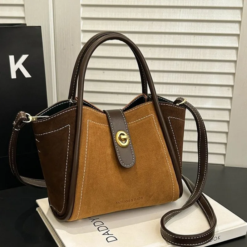 

Стильная и функциональная сумка-рюкзак для поездок на метро, большая вместимость, изысканный дизайн, модель 2025 года