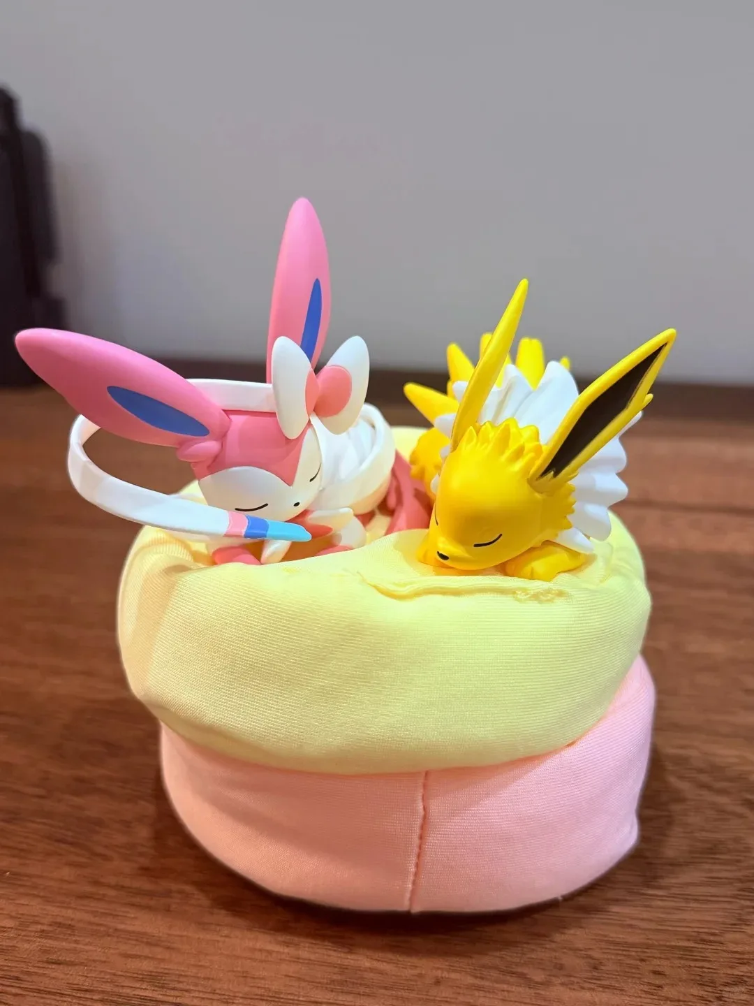 Neu auf Lager: Pokémon Eevee Schlafpositionen-Serie Blindbox – Sylveon, Umbreon, Flareon, Jolteon Anime Desktop-Dekorationsmodell Spielzeug – Detail 19