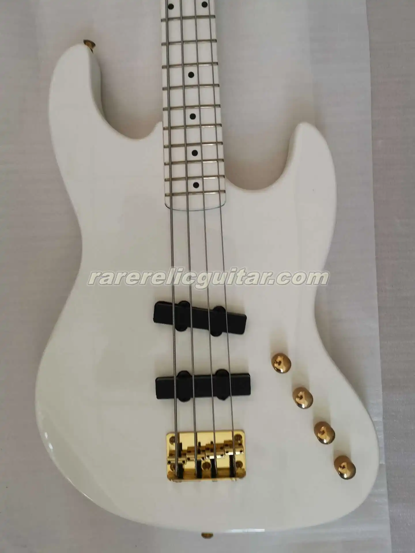 Auf Lager 4 Saiten Moon JJ 4 Larry Graham Modell alle weißen E-Bass Gitarre Ahorn Griffbrett 21 Bünde goldene Hardware