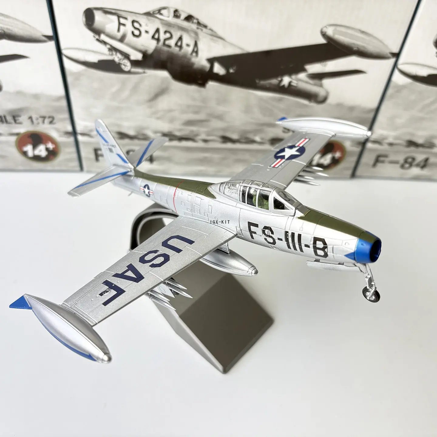 Diecast 1:72 Scale Alloy US F84 Thunderjet Jet Fighter F-84 Bomber Airplane Models For Static Collection Gift Military Aircraft