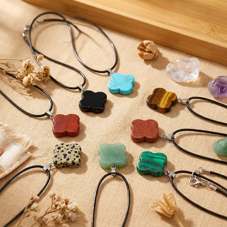 Natural stone four-leaf flower pendant necklace, handmade four-leaf flower gemstone women's collarbone chain.