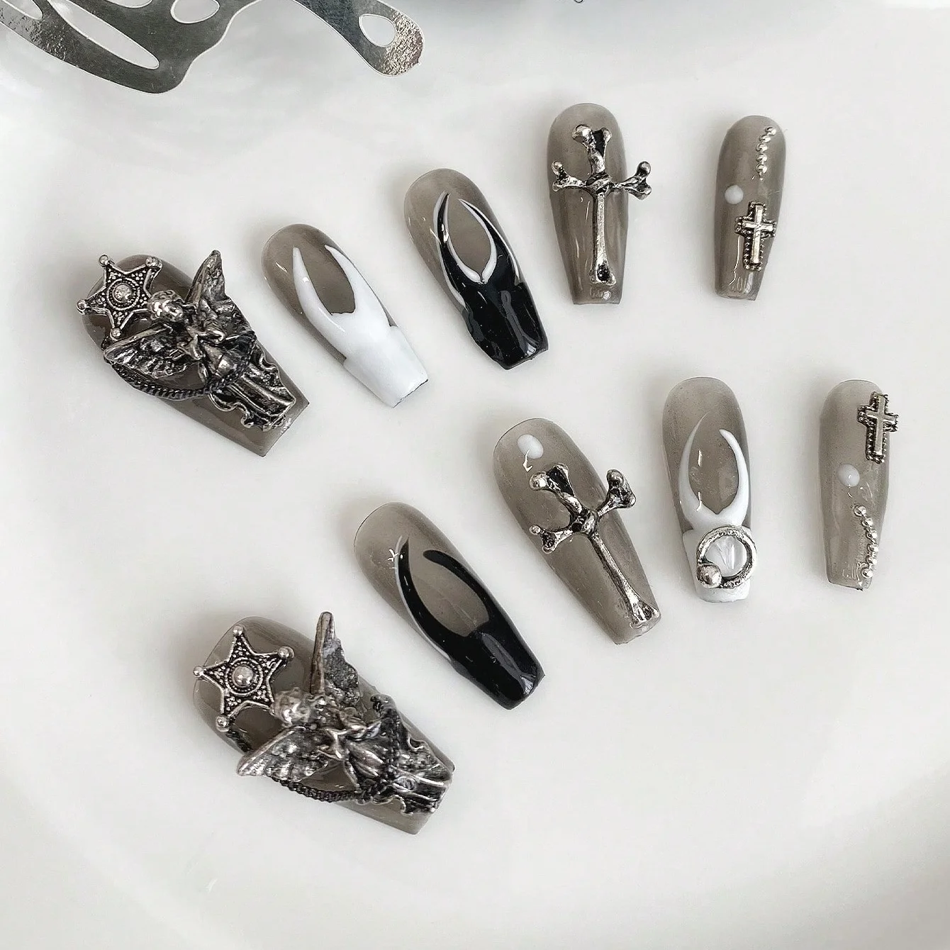 10 pièces d'ongles en forme de cercueil faits à la main, beaux faux ongles, nail art d'ange noir et blanc d'halloween, adaptés aux femmes à utiliser