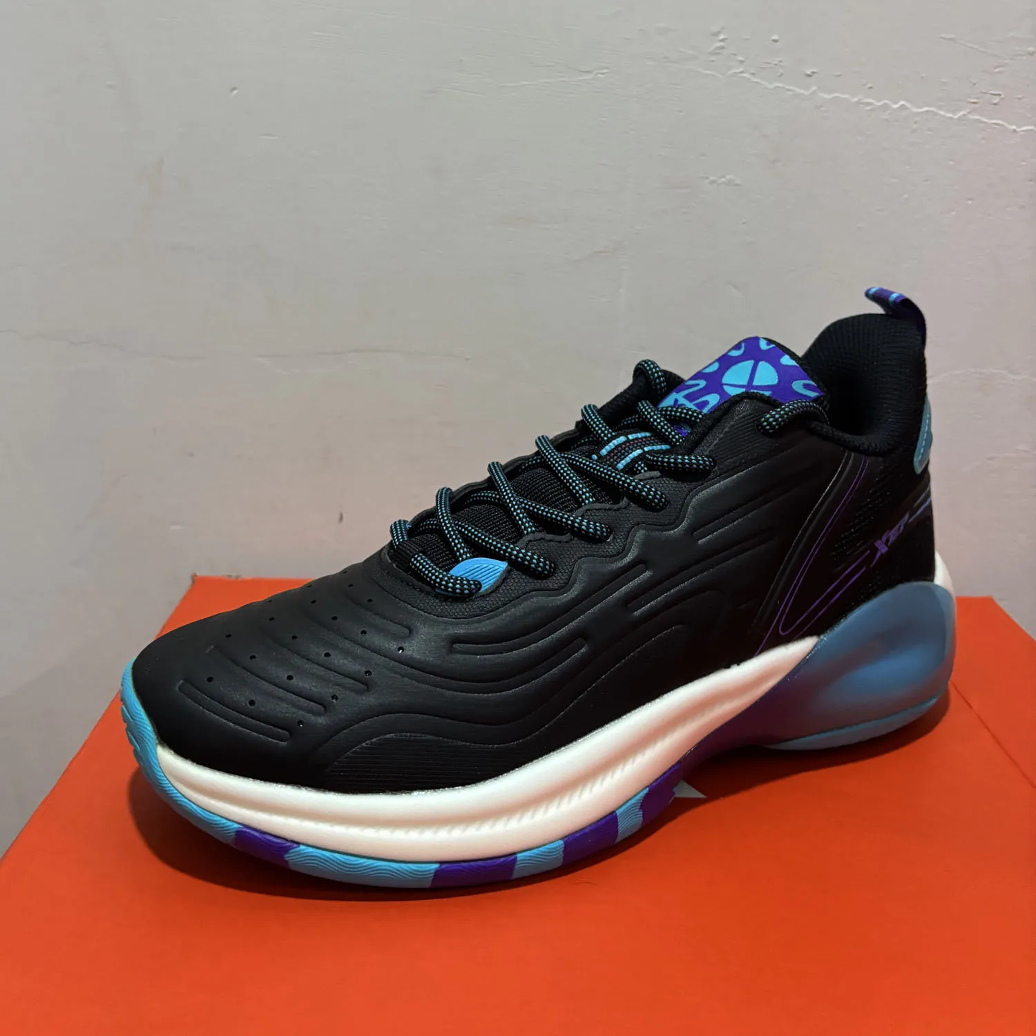 xtep-men's-baskeall-oes-breathable-wear-resistant-anti-slip-o-absorption-lightweight-comfortable-all-season-sports-sn