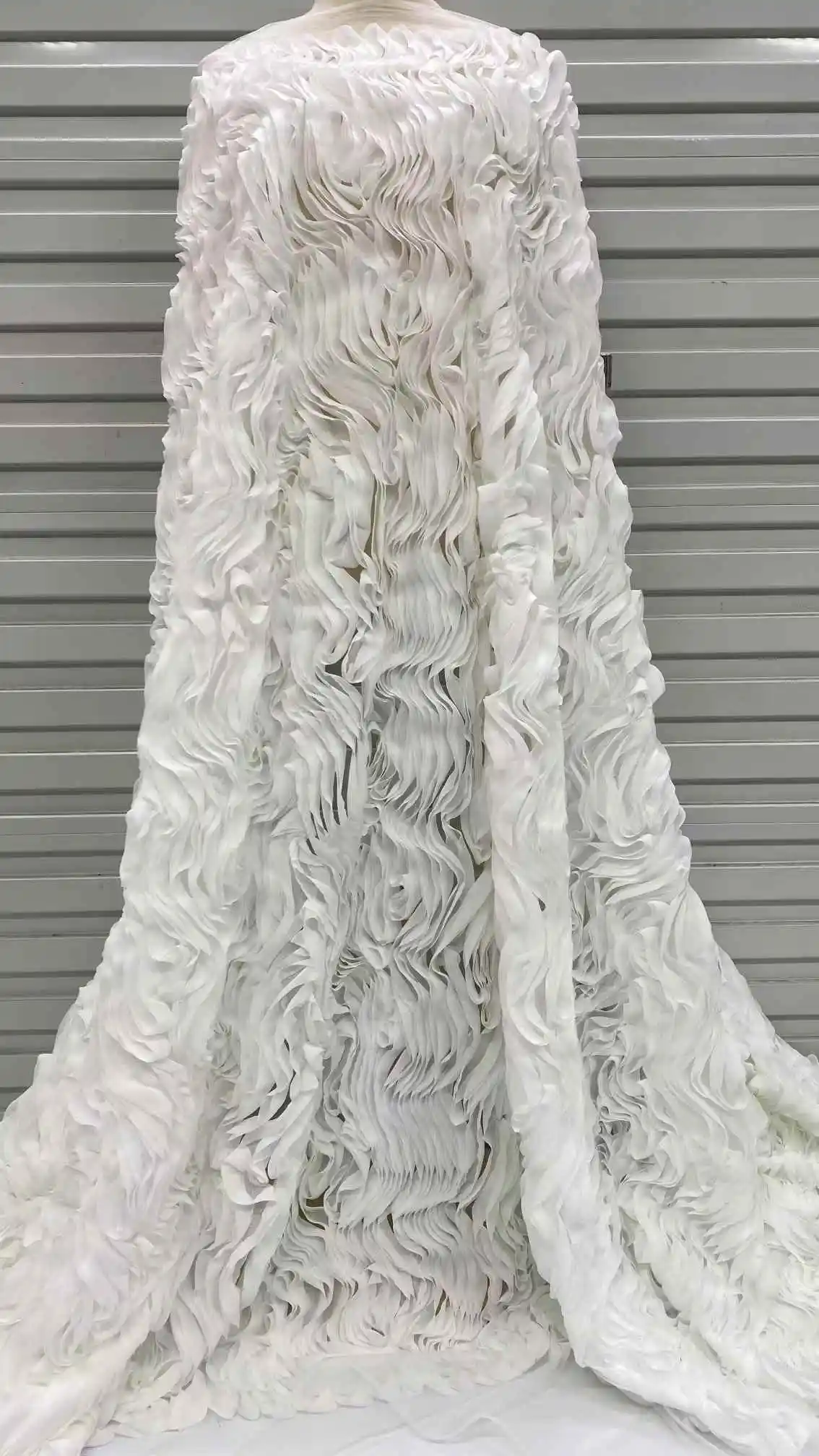 새로운 디자인 아프리카 Tulle 레이스 원단 2025 고품질 3D 레이스 자수 레이스 원단 신부 웨딩 파티 드레스에 대한 5 야드