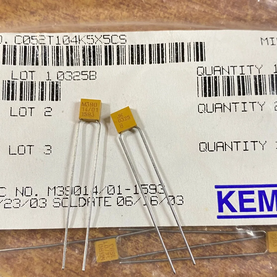 10PCS/M39014/01-1593 50V0.1UF Chip Multilayer Ceramic Monolithic Capacitor C052T104K5X5CS