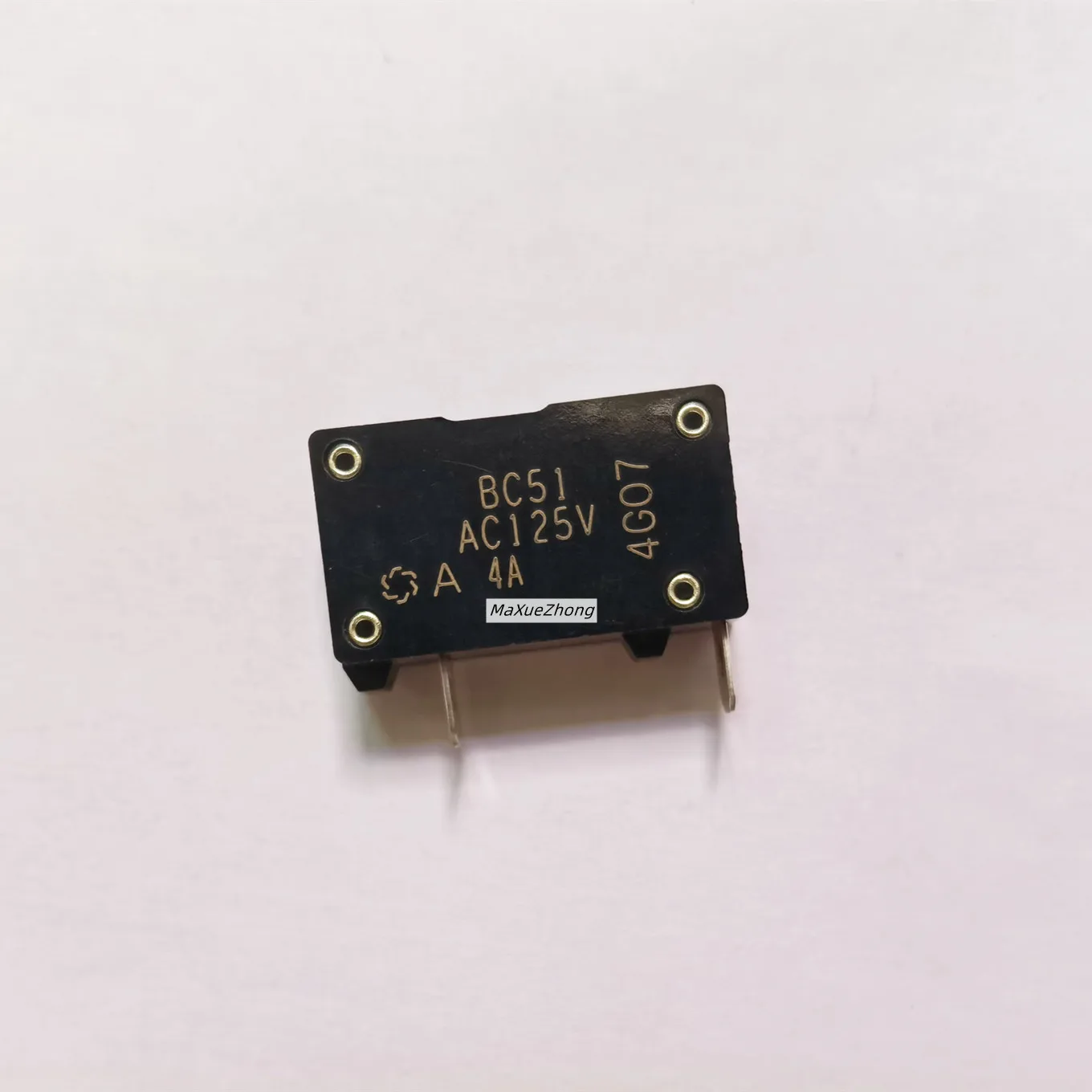 

Original new 100% BC51 125V 4A small overcurrent overload circuit protection switch circuit breaker