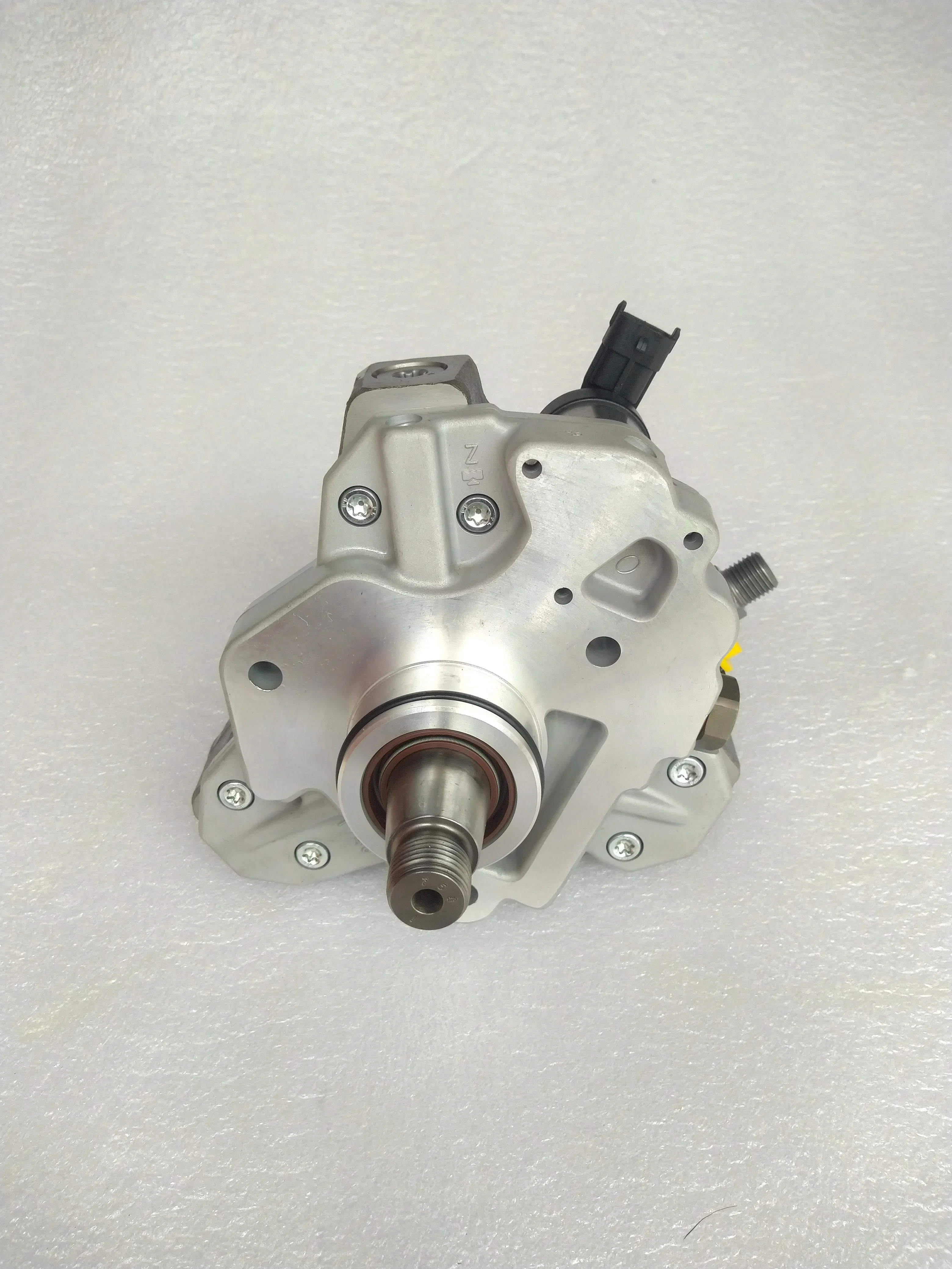 Bomba de combustible 0445020037 Bomba adecuada para accesorios de motor de maquinaria de construcción