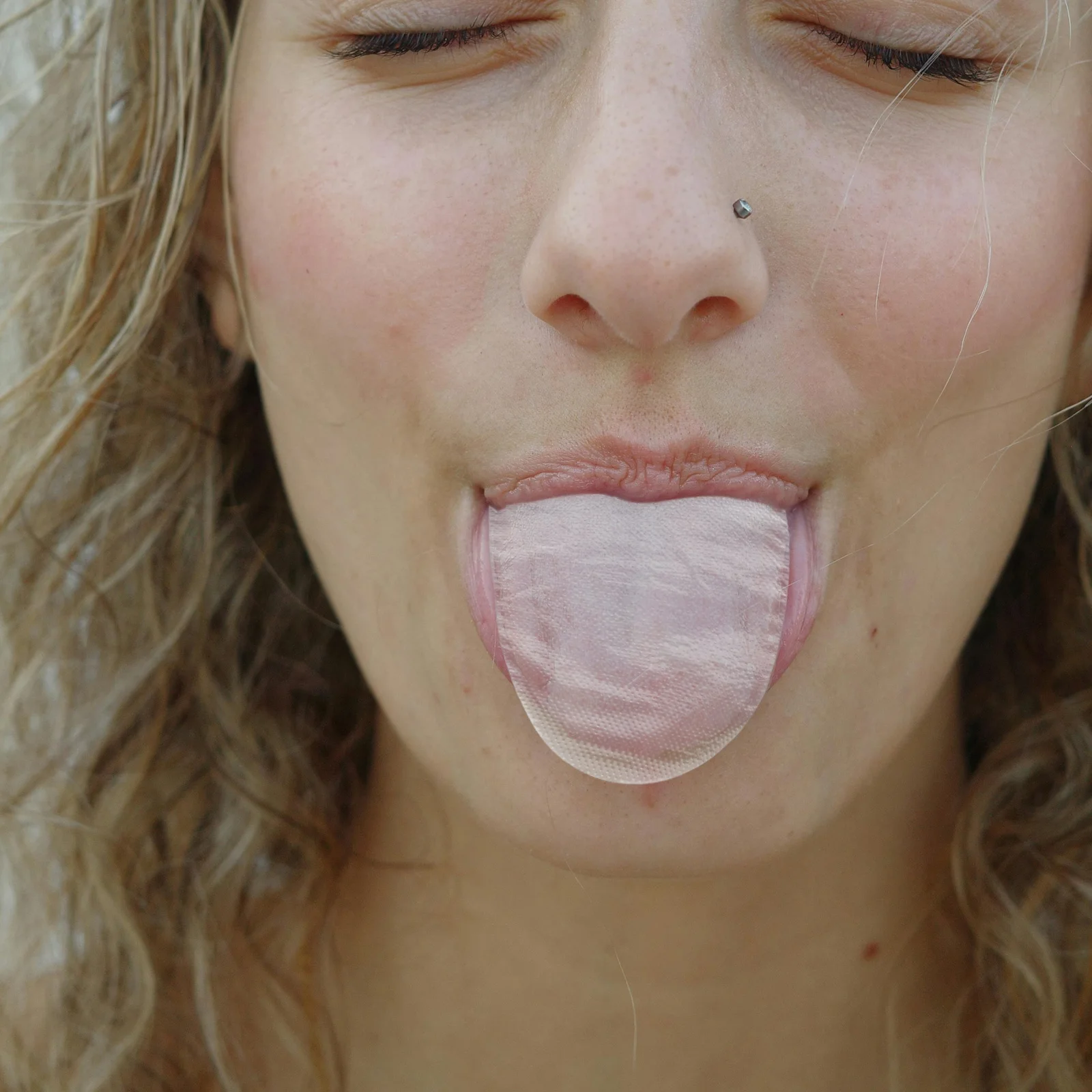 

25Pcs Tongue Sleeve Cover Disposable Non-Bitter Medicine Taste-Proof Tongue Protector for All Ages Tongues Covers