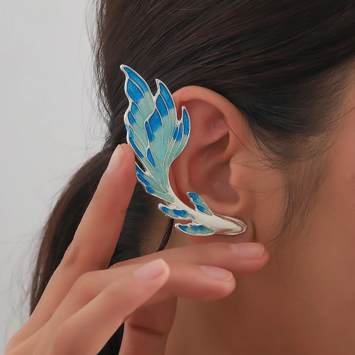 Transfronteiriço venda quente novo bonito peixinho dourado mudança gradual clipe de orelha feminino mar azul peixe cauda temperamento elfo orelha pendurado bon