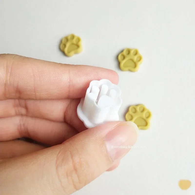 Paw Print Clay Cutter Animal Dog Cat Paw Print Polymer Clay Embossing Cutter for Clay Earring Jewelry Pendant Making Molds