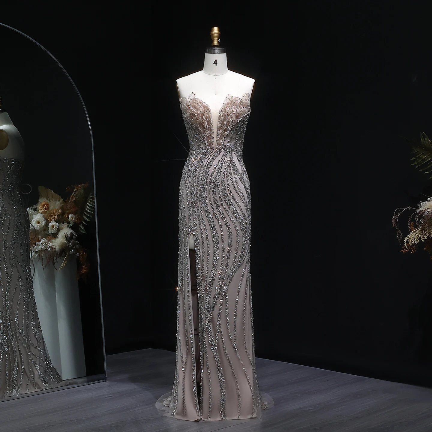 Sharon Said Luxuriöses trägerloses Abendkleid in Karamellfarbe, stark perlenbestickt mit hohem Seitenschlitz, formelle Partykleider für Damen SS133 Maßanfertigung – Detail 4