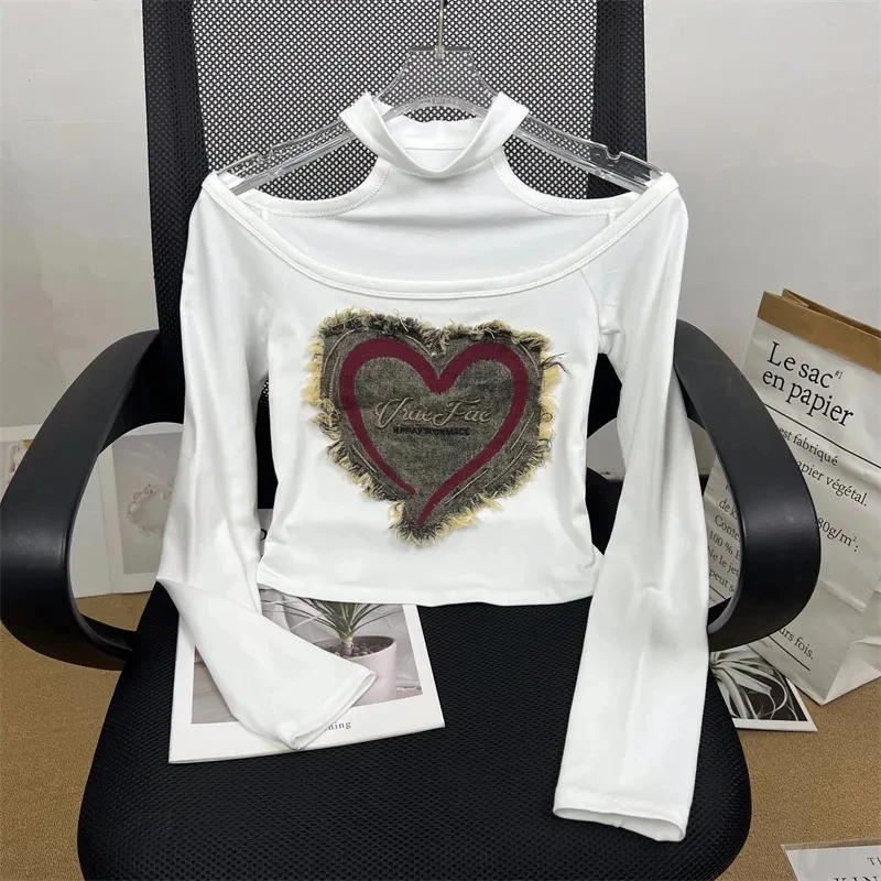 

Сексуальные футболки с открытыми плечами и нашивкой в виде сердца, женские весенние укороченные топы с лямкой на шее и длинными рукавами, пикантные футболки для девочек, чистый дизайн, футболки Y2k