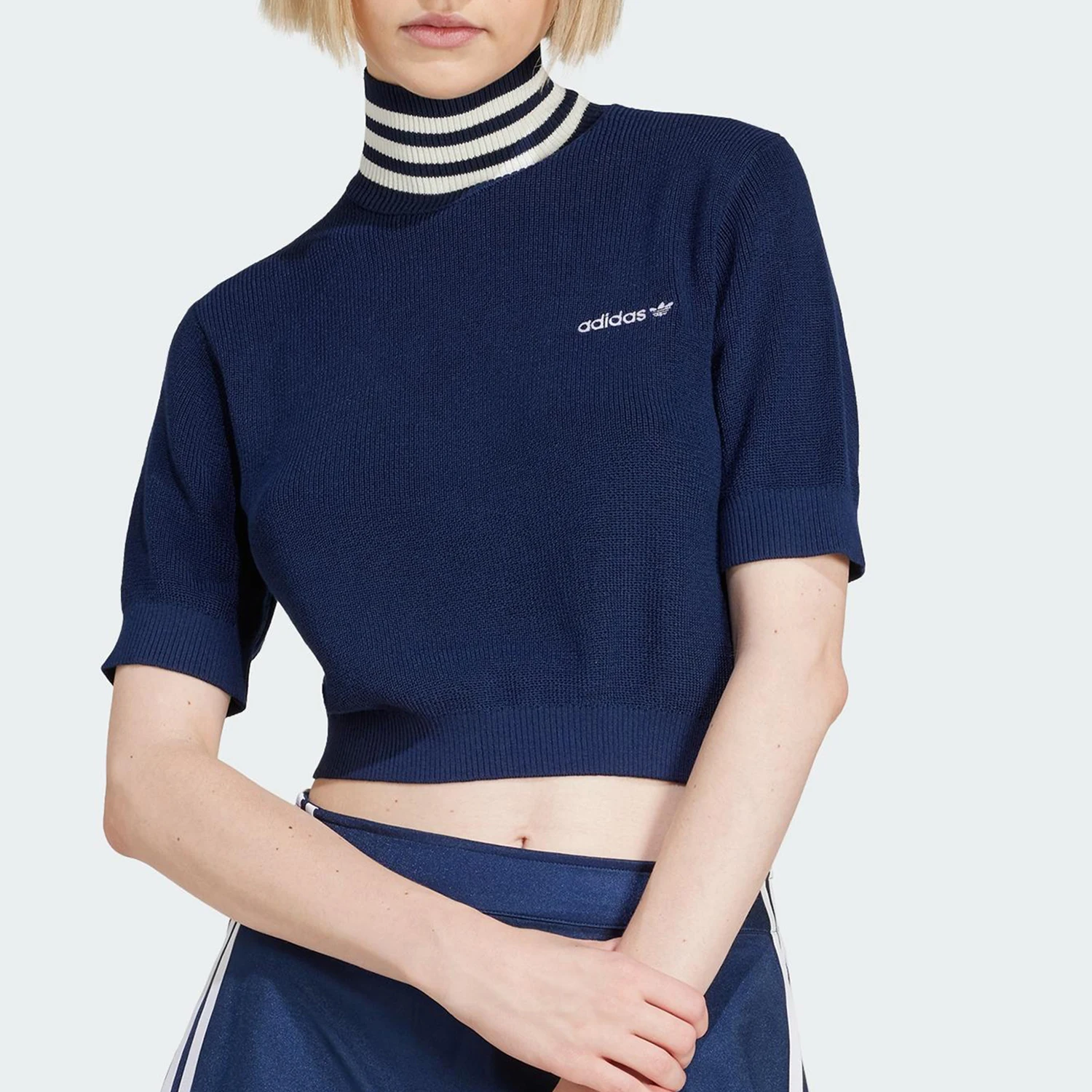 

Adidas оригинальная женская укороченная трикотажная футболка с высоким воротником и черепахой JC7680