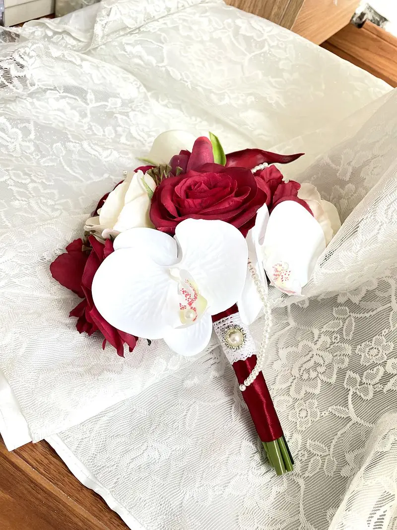 Red Rose with white calla Lilies Pearls Decoration Wedding Bouquet for Bride Bridesmaid Hand holding  ramo de boda de novia