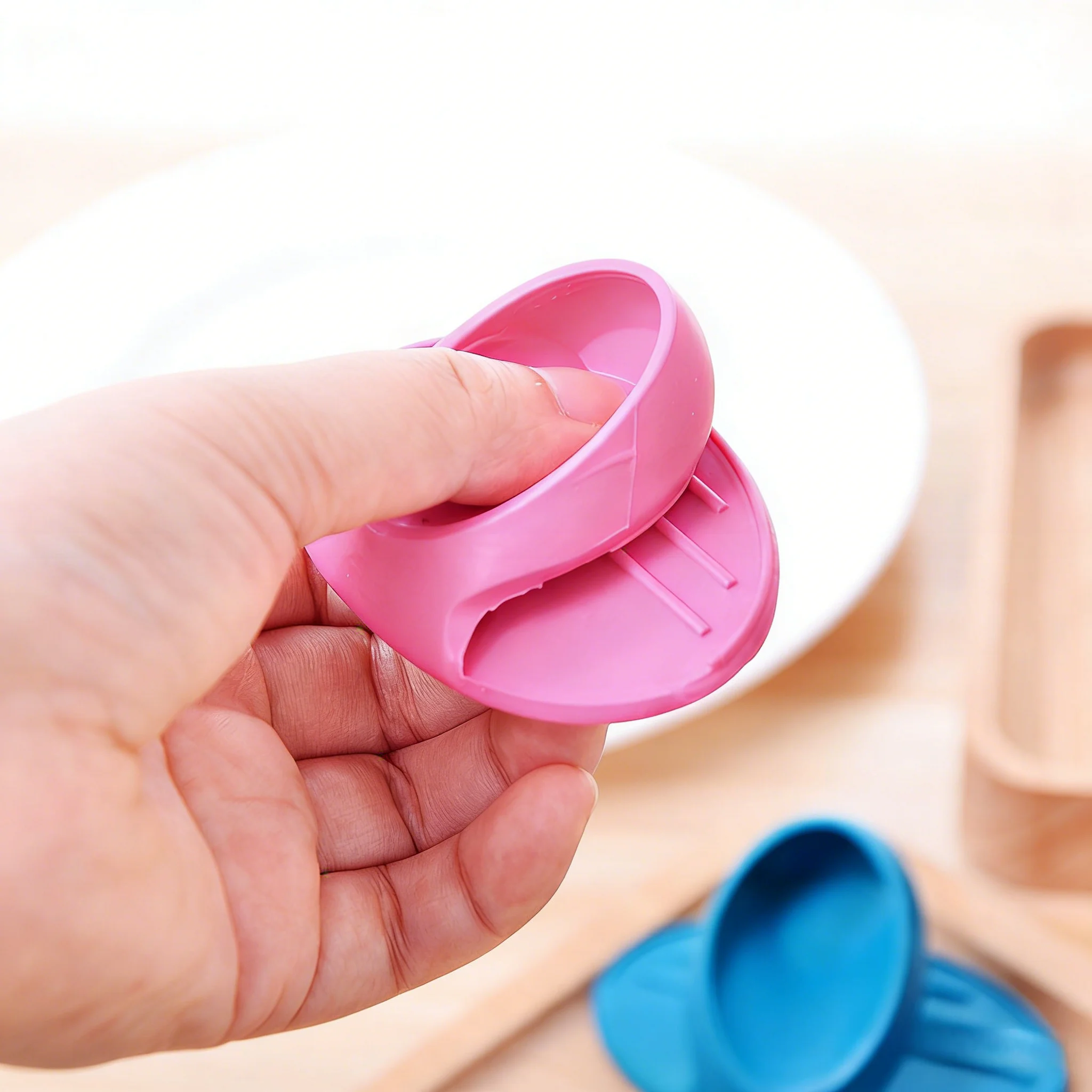 2/4pcs/Set (2 pot holders + 2 finger sleeves) Multifunctional Kitchen Utensil Holder, Silicone Pot and Bowl Finger Sleeves Multi