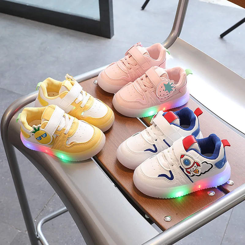 

Lights on Boys Board Shoes Girls Fashion Casual Baby Walking Shoes Children LED Flash Shoes أحذية غير رسمية zapatos niña