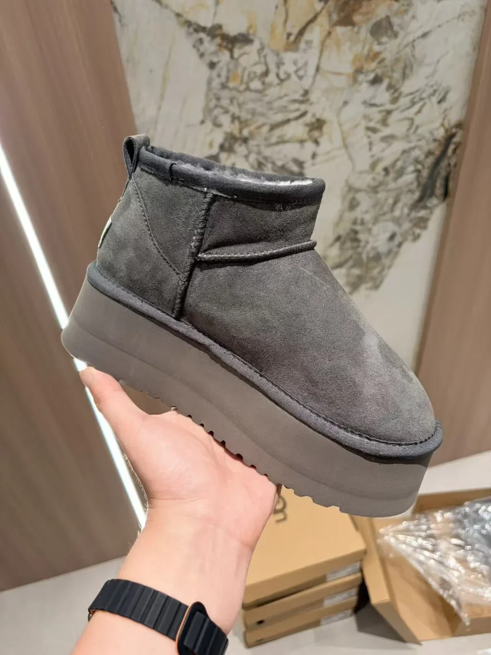 Damen-Schuhe aus verdickter, warmer Baumwolle, neue, rutschfeste, kurze Stiefel mit dicker Sohle und erhöhter Absatzhöhe, vielseitige, bequeme Schneestiefel. – Detail 1