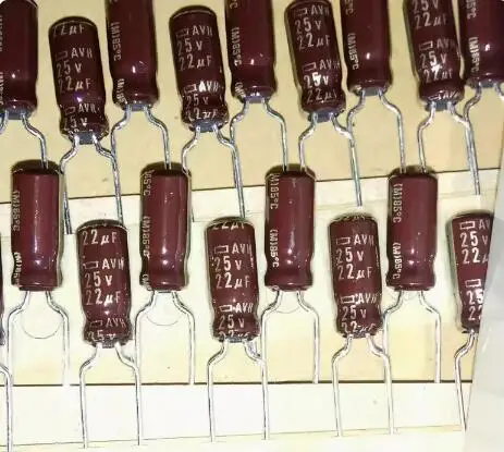 30pcs/lot Original Japanese NIPPON AVH 25V 22UF 5X11 copper foot beautiful audio electrolytic capacitor free shipping