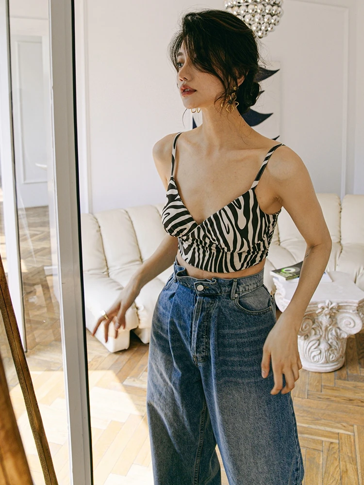 

Rosebanks Женский топ с высокой талией и бретельками с животным принтом Faion Commute Sle ort Length Slim Fit с принтом Bal