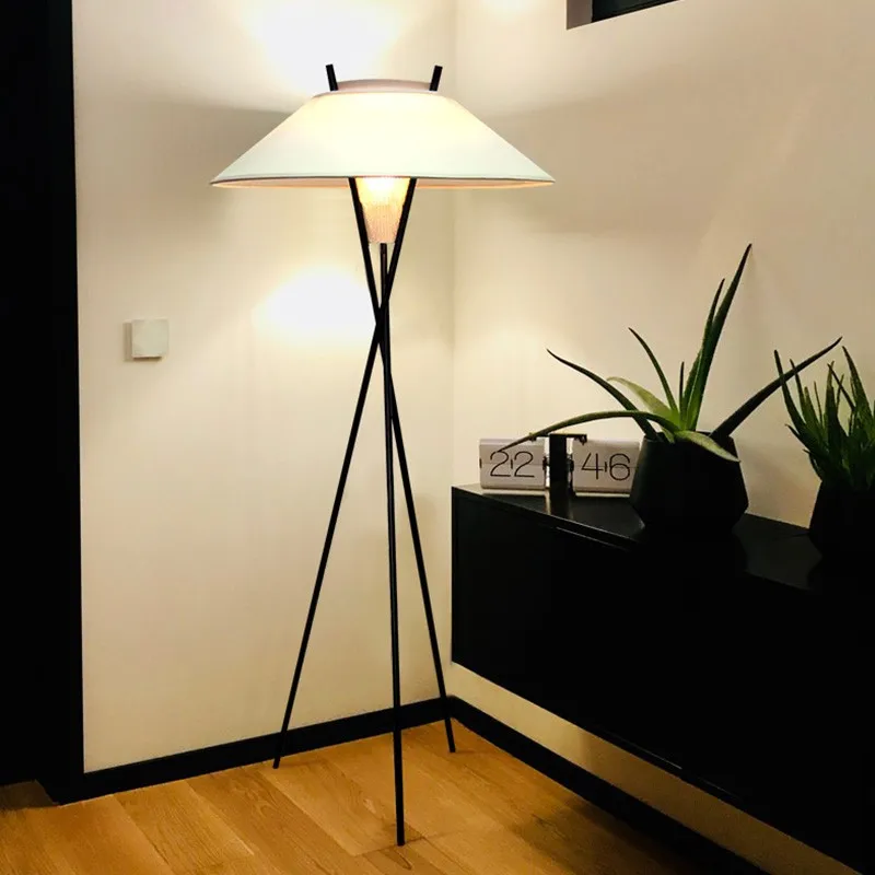 Vintage Italian Designer Triangle Floor Lamps Living Room Restaurant Quiet Style Model Room Bedroom Sofasides LED Vetical Lights