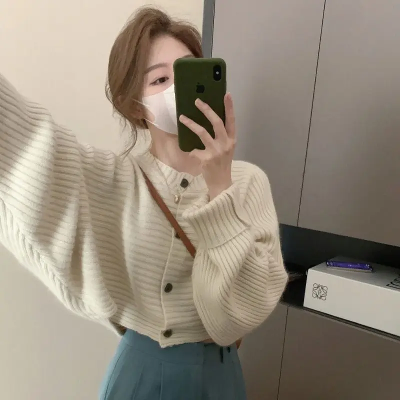 

Bat-Sleeve Knitted Sweater 2024 Early Autumn New High-End Loose Female Niche Design Niche Cardigan Temperament Jacket