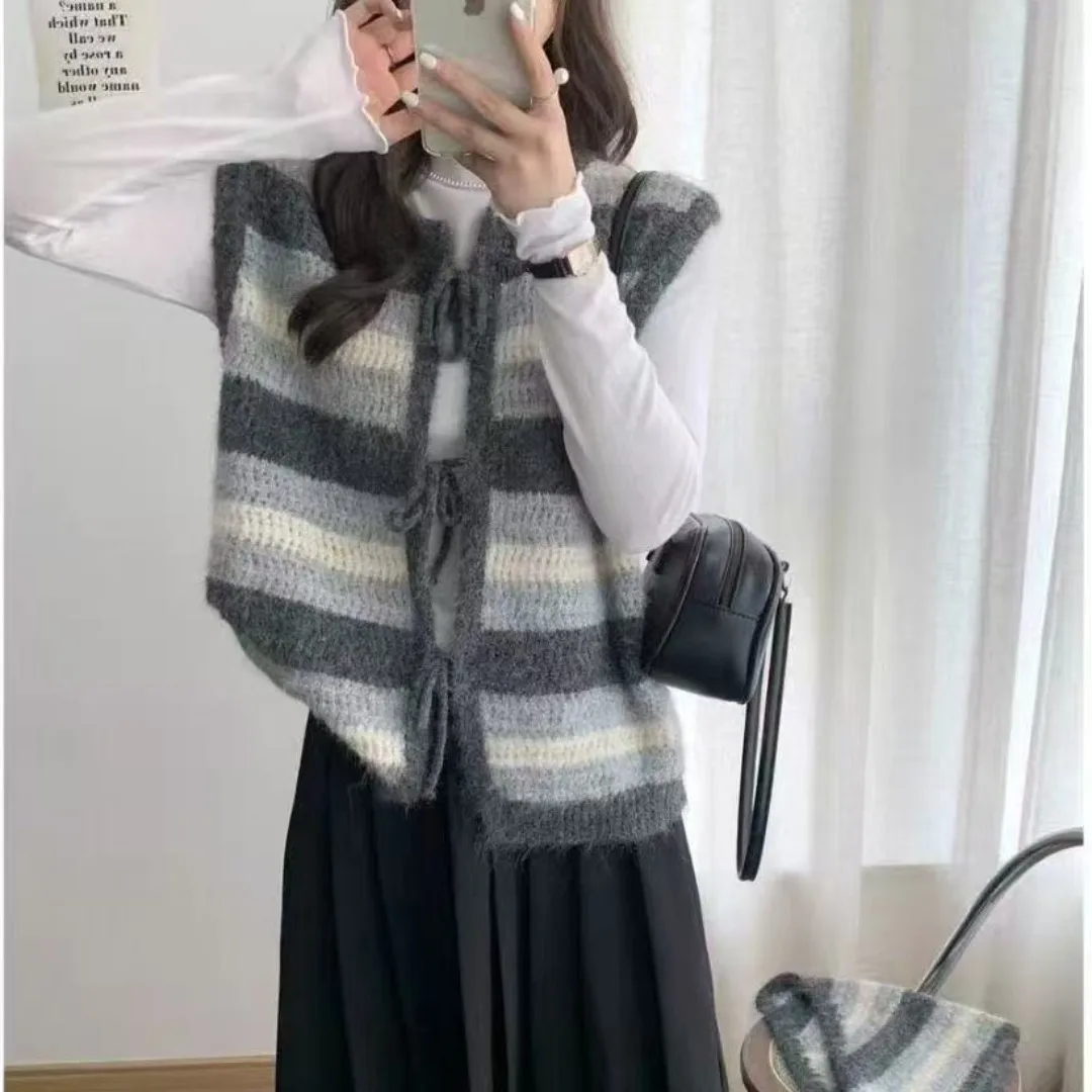 سترة نسائية محبوكة أنيقة أوائل الخريف لون Blo مخطط Svel مع وشاح مكافحة الشيخوخة وسادة الكتف الحرة ip