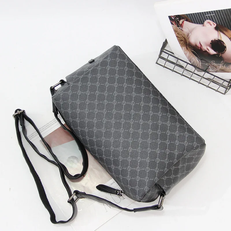 Modische Umhängetasche für Männer, Blumenmuster, Karierte Schultertasche, Trendige Alltagstasche, Luxuriöse PU-Leder Umhängetasche für Herren – Detail 4