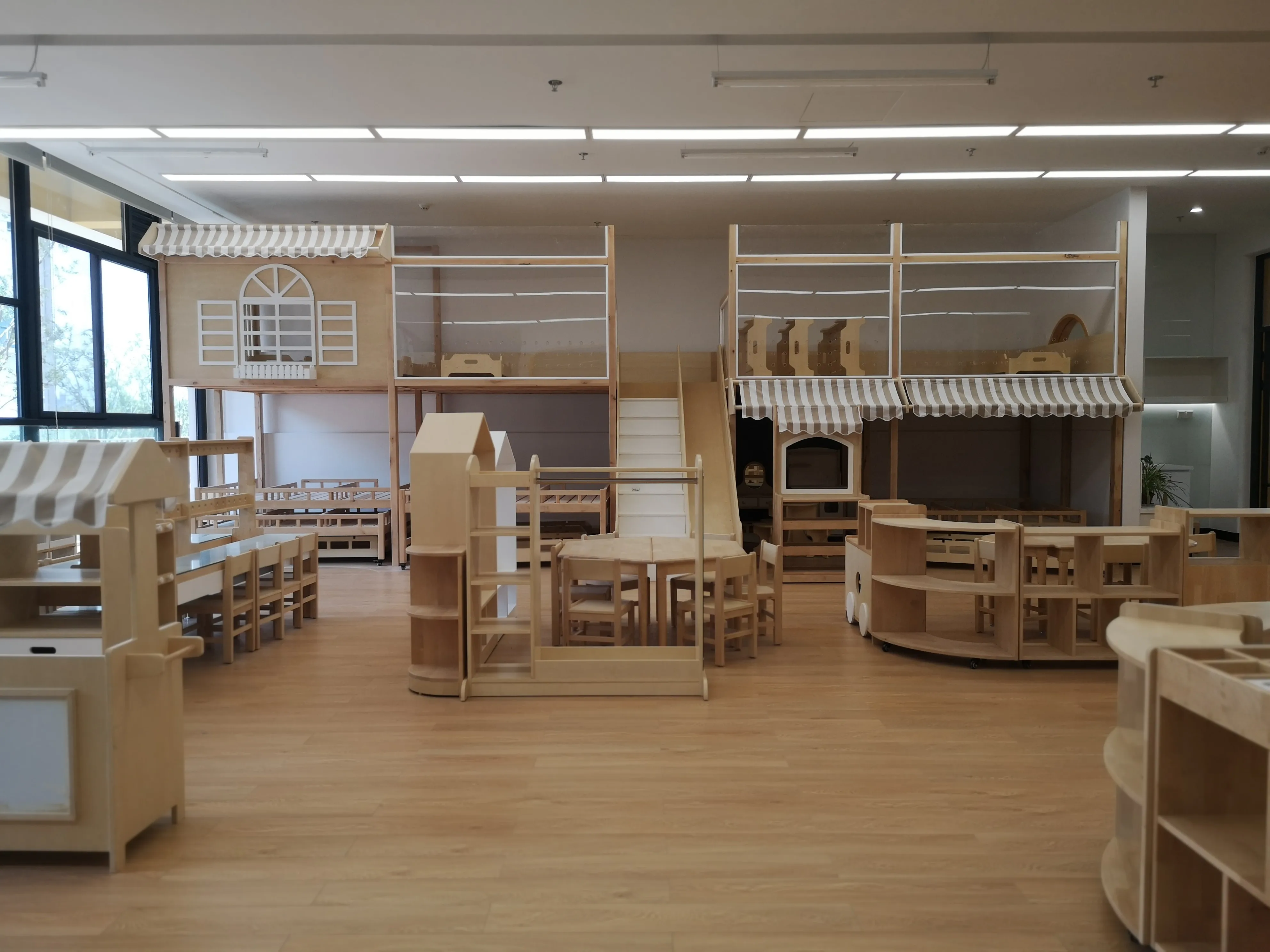 Custom Factory Montessori Kindergartenmöbel Kindertagesstätte Klassenzimmer Spielzeugaufbewahrung Rückwandschrank
