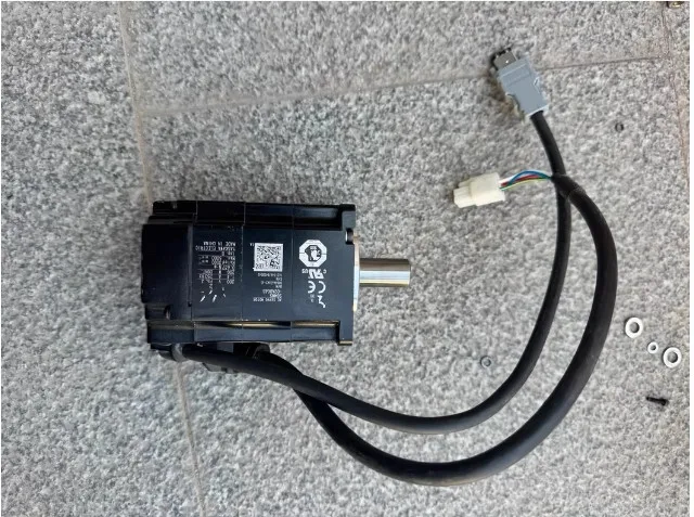 

New Original Servo Motor SGPMS-1R5A30A SGPMS-2R5A30A SGMMS-01ADC6S SGMMS-02ADC2E SGMMS-04ADC6E SGM7J-04A7C6S