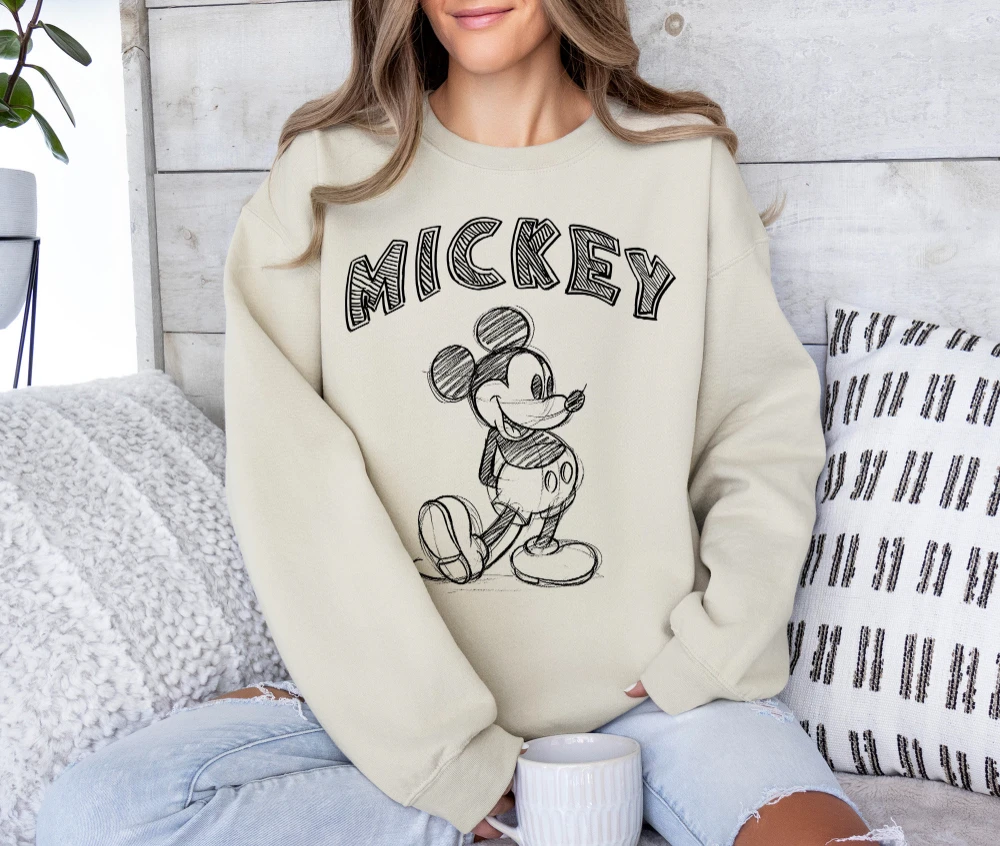 Mickey Mouse sweatshirt, Disney new round neck sweatshirt, loose retro style, casual and fashionable sweatshirt for all seasons.