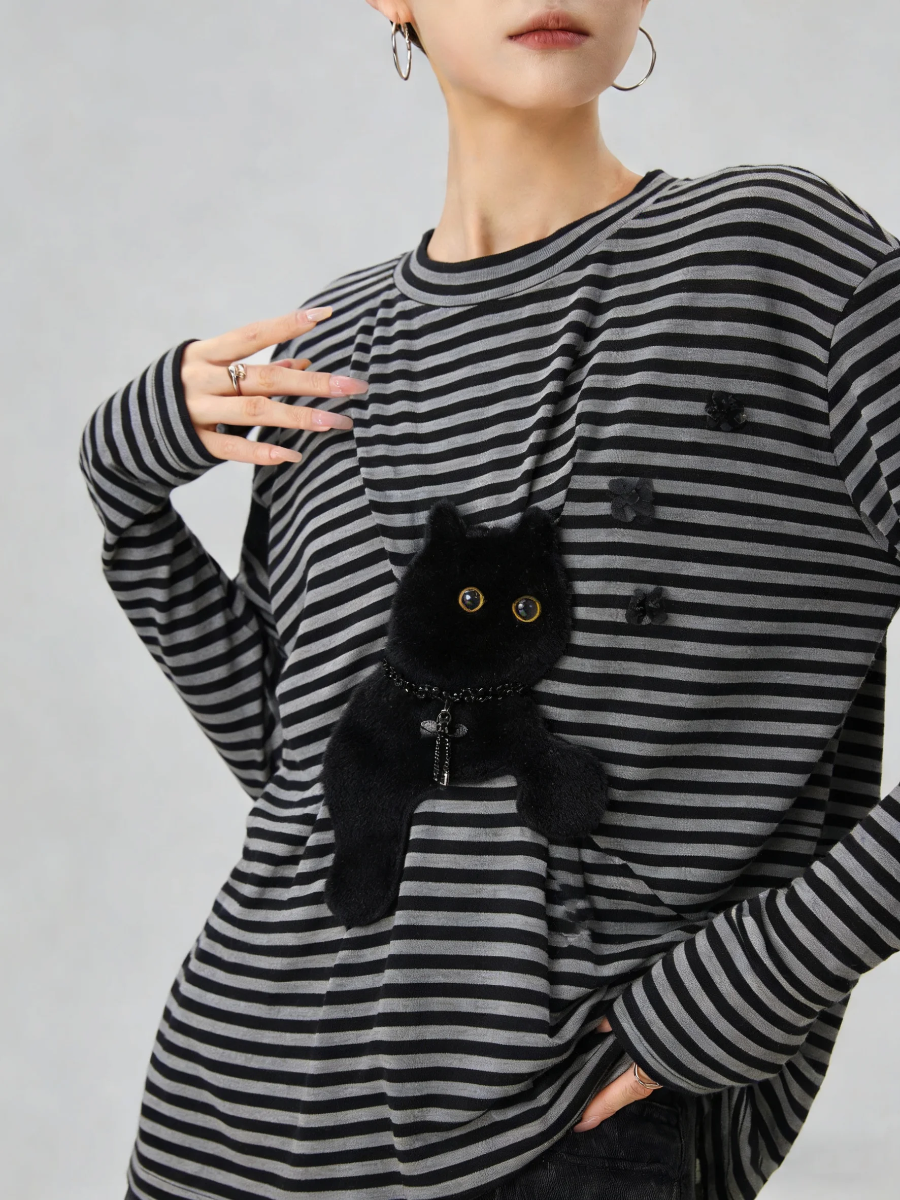 

Bla Striped Long Sve Women's T-irt Chic Design Spring 2026 Korean Sle Straight Cut Daily Wear Polyester Blend