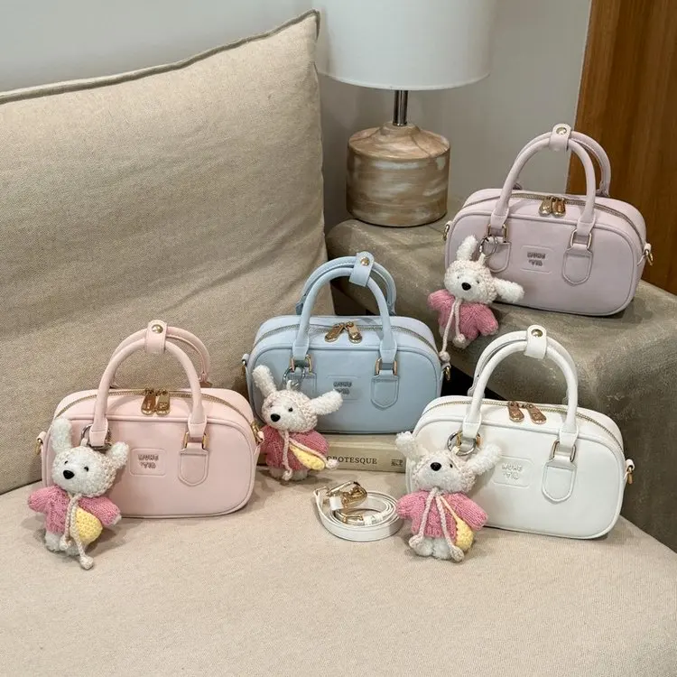 

2026 New Korean Version Niche Portable Baguette Bag Women's High-end Texture Foreign Light Luxury Shoulder Messenger Bag