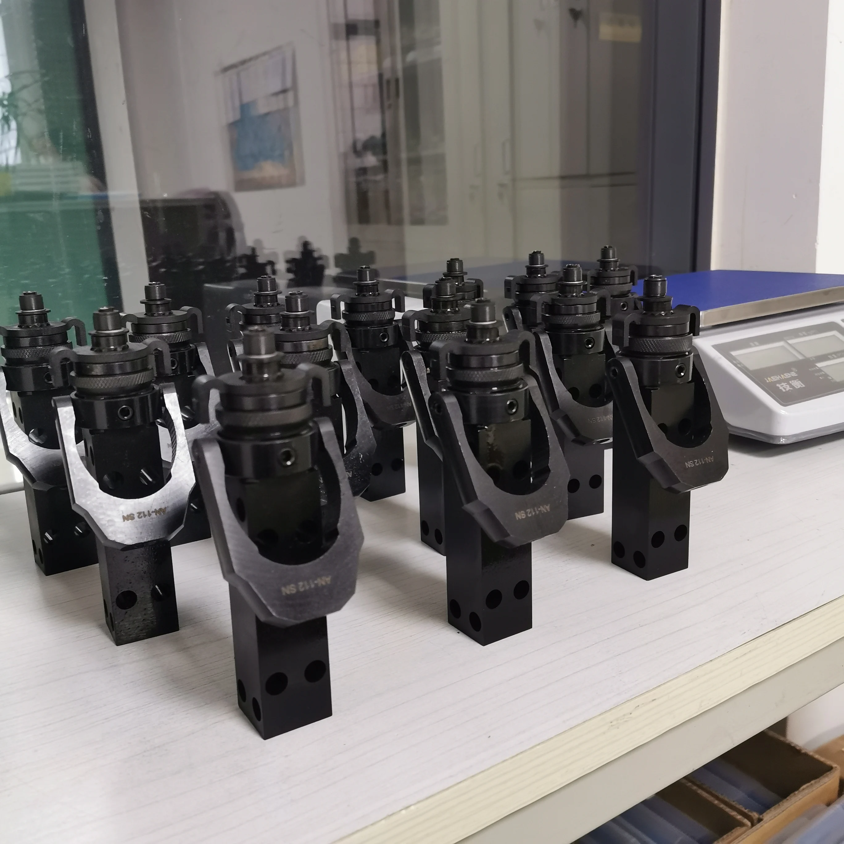 

AN 112 Cylinder Honing Head for Sunnen Machine