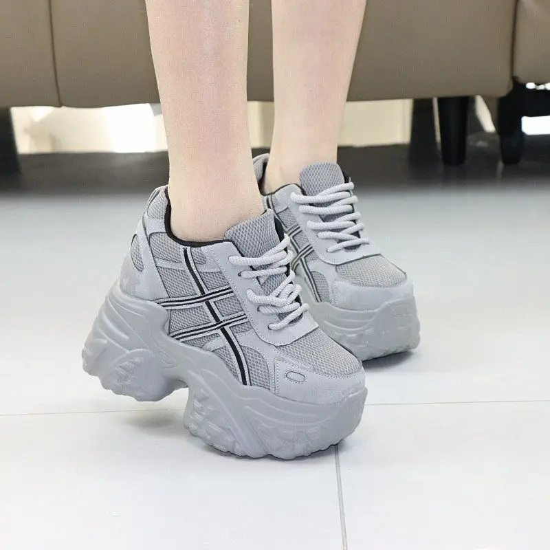 

Женские кроссовки на скрытой танкетке 12 см, на платформе 10 см, повседневные спортивные туфли для невысоких женщин, новинка осень-весна