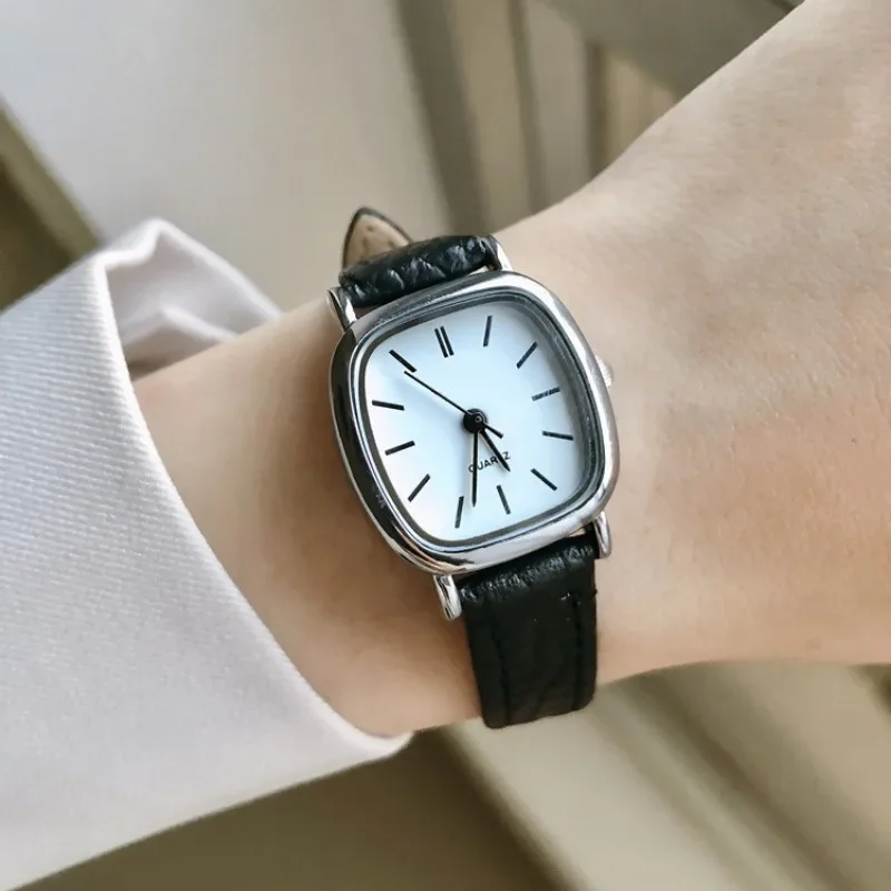 นาฬิกาผู้หญิงเกาหลีเข็มขัดบาง Simple Square Dial นาฬิกาดิจิตอลสไตล์ Jam Tangan Perempuan