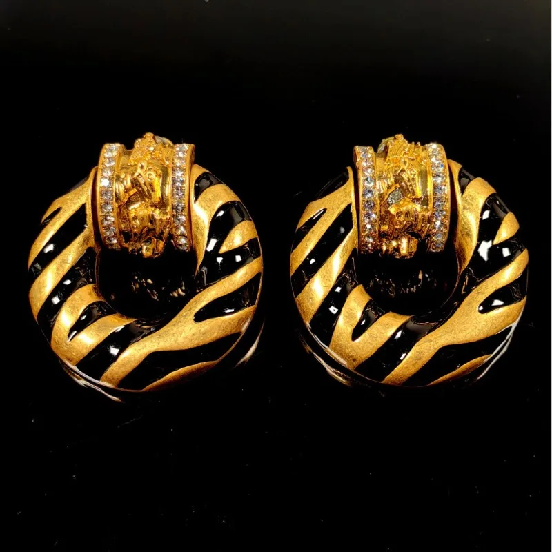 

Средневековые ретро роскошные позолоченные женские серьги с черной эмалью, модные очаровательные женские серьги со сверкающим цирконием и дворцом