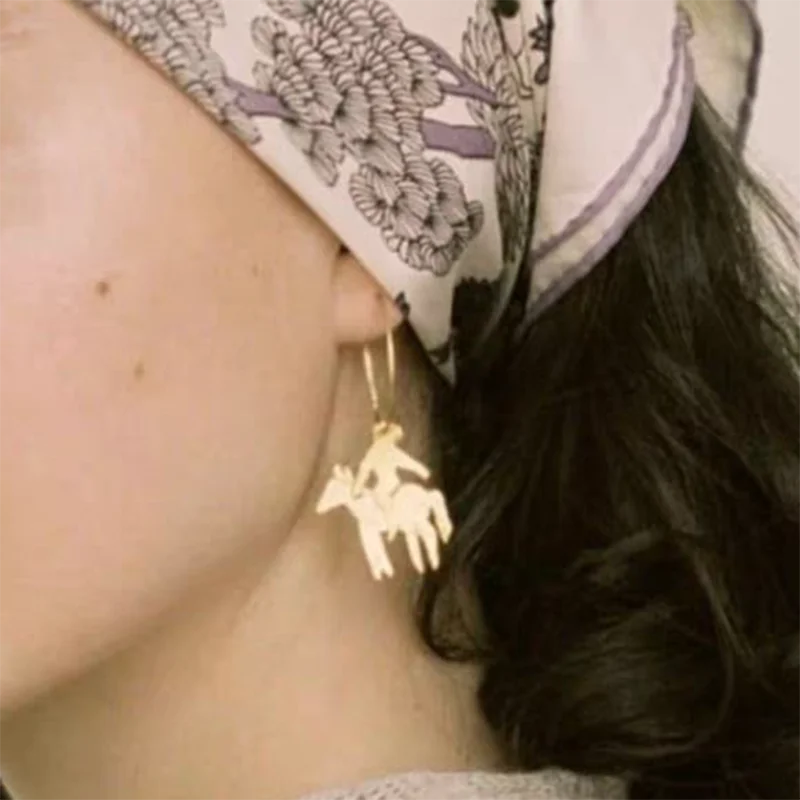 Brushed texture horse riding earrings for women spain earrings vintage elegant jewelry new in 2025